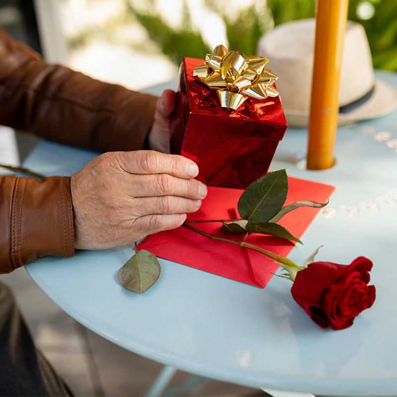 Anniversary Gifts That Sparkle with Meaning